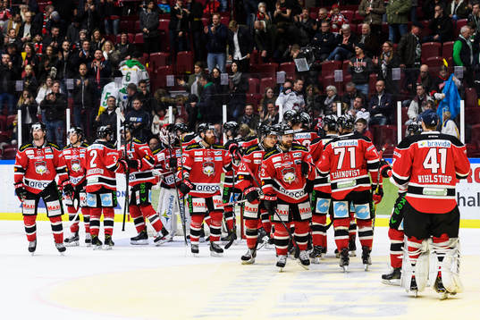 Malmö Redhawks spelare jublar
