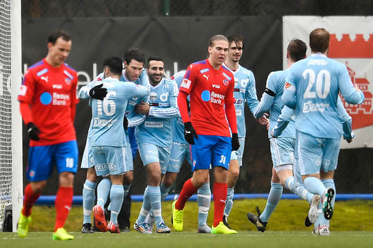 Degerfors spelare jublar