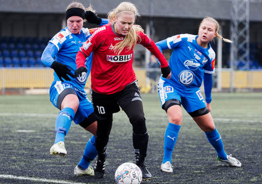 s Michaela Johnsson och Kalmars Elin Bergqvist och Emma