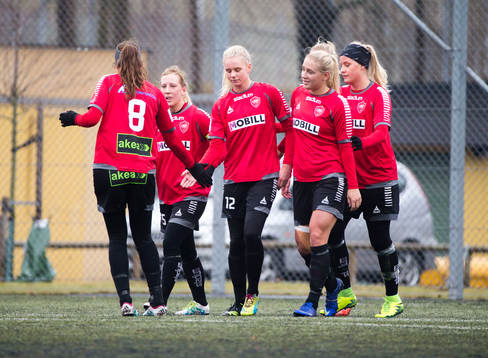 s Nellie Lilja i mitten gjort mål på straff