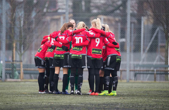 LB07 laddar upp innan träningsmatchen i fotboll mellan