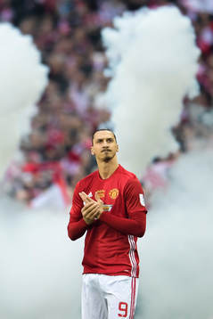 Manchester Uniteds Zlatan Ibrahimovic före finalen i