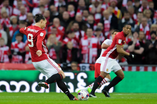 Manchester Uniteds Zlatan gör 1-0