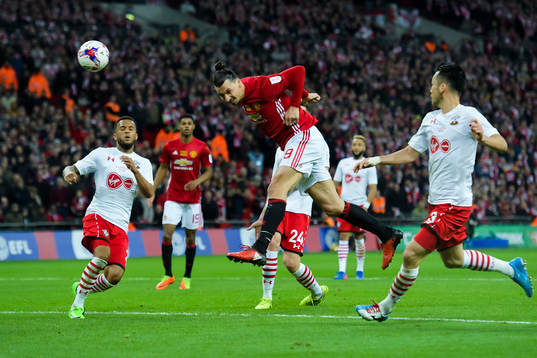 Manchester Uniteds Zlatan Ibrahimovic gör 3-2