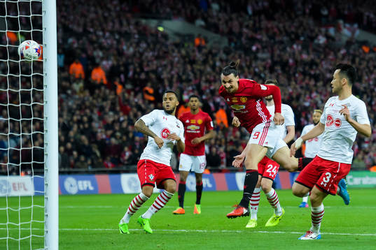 Manchester Uniteds Zlatan Ibrahimovic gör 3-2