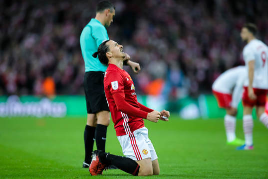 Manchester Uniteds Zlatan Ibrahimovic jublar med