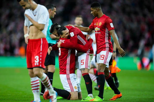 Manchester Uniteds Zlatan Ibrahimovic jublar med