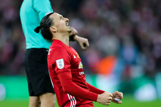 Manchester Uniteds Zlatan Ibrahimovic jublar med