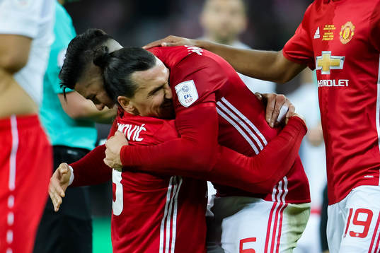 Manchester Uniteds Zlatan Ibrahimovic jublar med