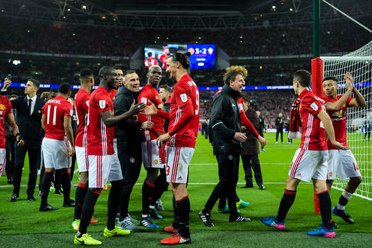 Manchester Uniteds Zlatan Ibrahimovic jublar  med