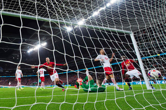 Manchester Uniteds Zlatan Ibrahimovic jublar