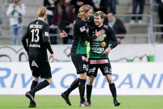 Varbergs Karl Söderström jublar