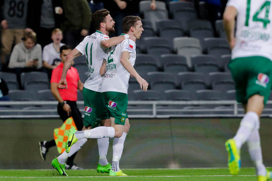 Hammarbys Birkir Már Saevarsson och Arnór Smárason jublar