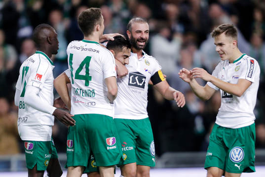 Hammarbys Jiloan Hamad och Kennedy Bakircioglu  jublar