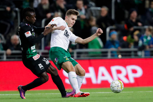 Hammarbys Dusan Jajic och Varbergs Thomas Boakye