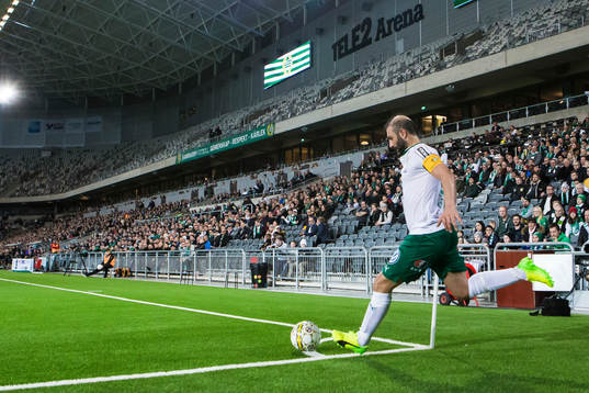 Hammarbys Kennedy Bakircioglu med en hörna