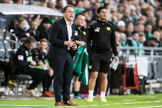 Hammarbys tränare Jakob Michelsen reagerar
