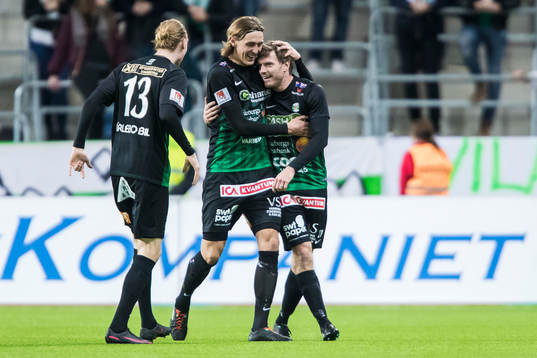 Varbergs Karl Söderström jublar med Joakim Lindner och