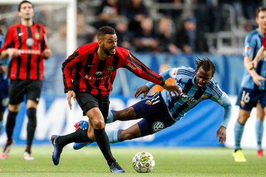 Brommapojkarnas Kyle Konwea och Djurgårdens Amadou Jawo
