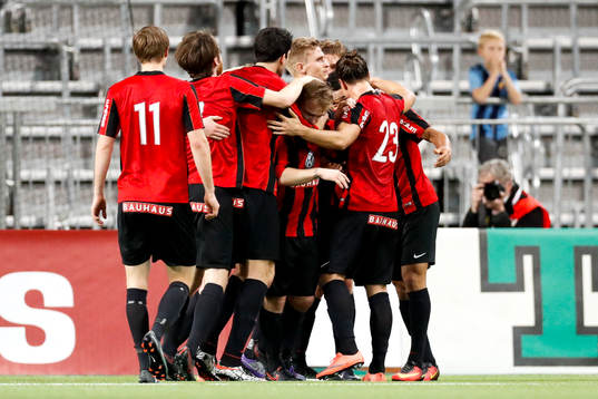 Brommapojkarnas Luca Gerbino Polo jublar med lagkamrater