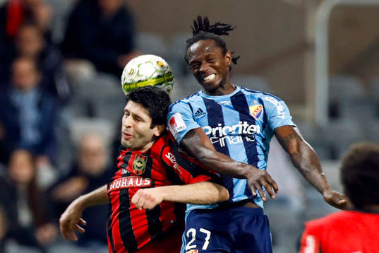 Djurgårdens Kebba Ceesay och Brommapojkarnas Luca Gerbino