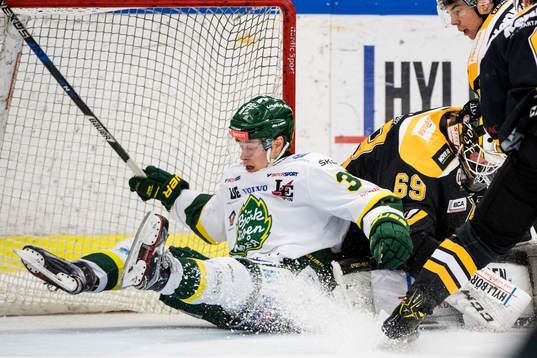 Björklövens Jacob Andersson faller