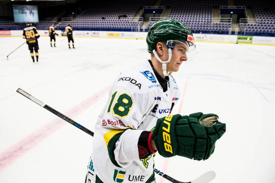 Björklövens Axel Ottosson jublar