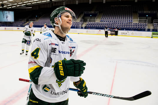 Björklövens Cody Murphy jublar