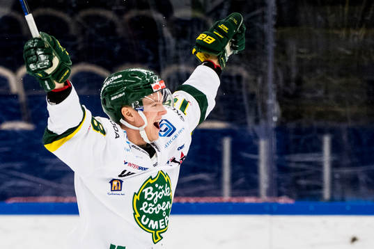Björklövens Axel Ottosson jublar