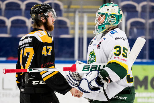 Panterns Andreas Söderberg och Björklövens målvakt Adam