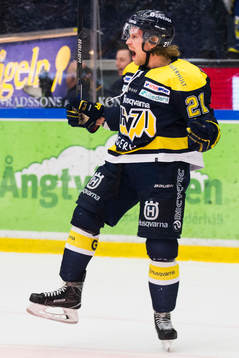 s Mattias Tedenby jublar