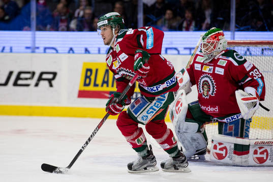 Frölundas Sebastian Stålberg och målvakt Dan Bakala