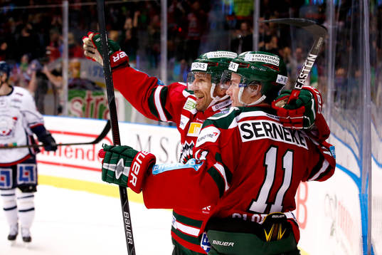 Frölundas Joel Lundqvist och Victor Olofsson jublar