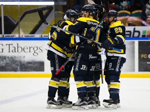 s Andreas Borgman, Simon Önerud och Chris Abbott jublar