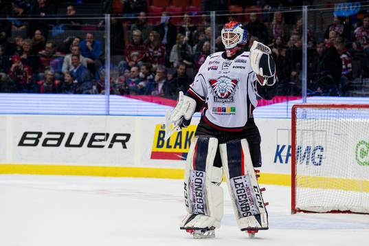 Linköpings målvakt Marcus Högberg jublar