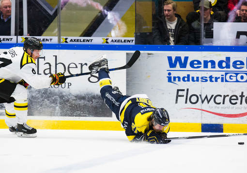 s Mattias Tedenby och blir utvisad