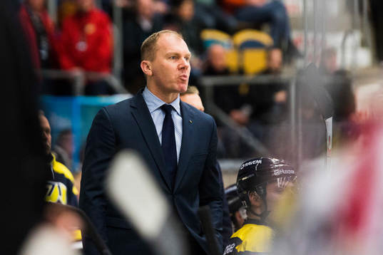 s tränare Johan Lindbom