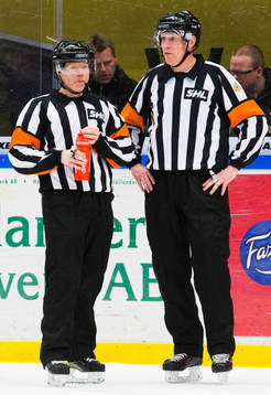 Domarna Pehr Claesson och Morgan Johansson