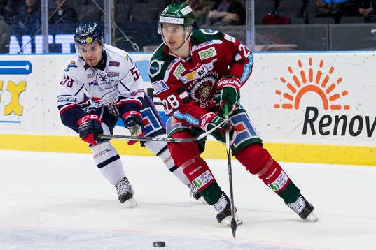 Frölundas Johan Sundström före Linköpings Eddie Larsson