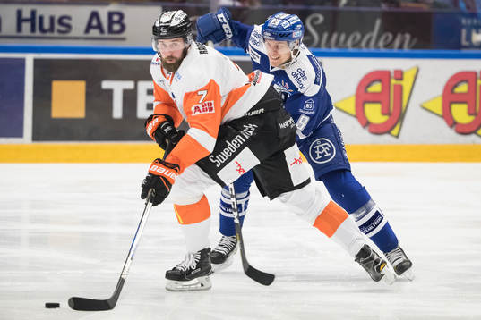 Karlskronas Mattias Karlsson och Leksands Lukas Ericsson i