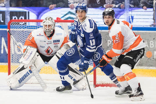Leksands Jon Knuts och Karlskronas Robin Gartner framför