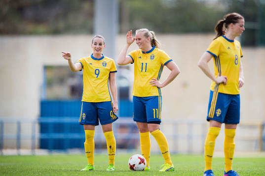 Sveriges Kosovare Asllani och Stina Blackstenius