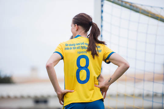 Sveriges Lotta Schelin med ett citat från Gudrun Schyman