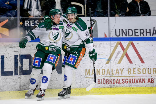 Färjestads Alexander Johansson och Joakim Nygård jublar