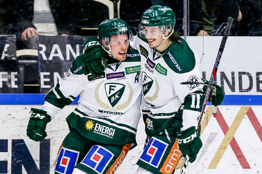 Färjestads Alexander Johansson och Joakim Nygård jublar