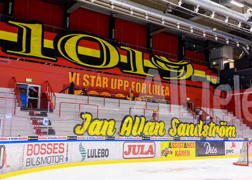 Ett tifo för att hedra Luleås Jan Sandström förbereds