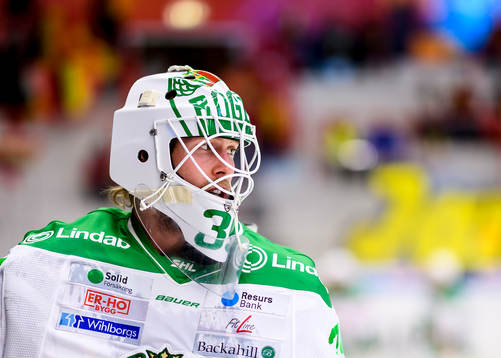Rögles målvakt Anders Lindbäck på uppvärmningen