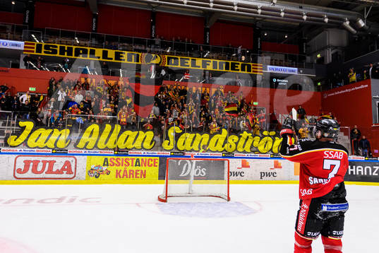 Luleås Jan Sandström tackar publiken