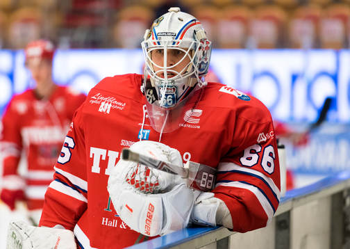 Timrås målvakt Johan Mattsson innan ishockeymatchen i