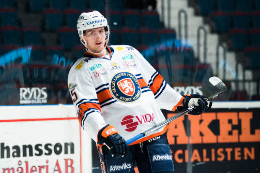Växjös Philip Holm före ishockeymatchen i SHL mellan